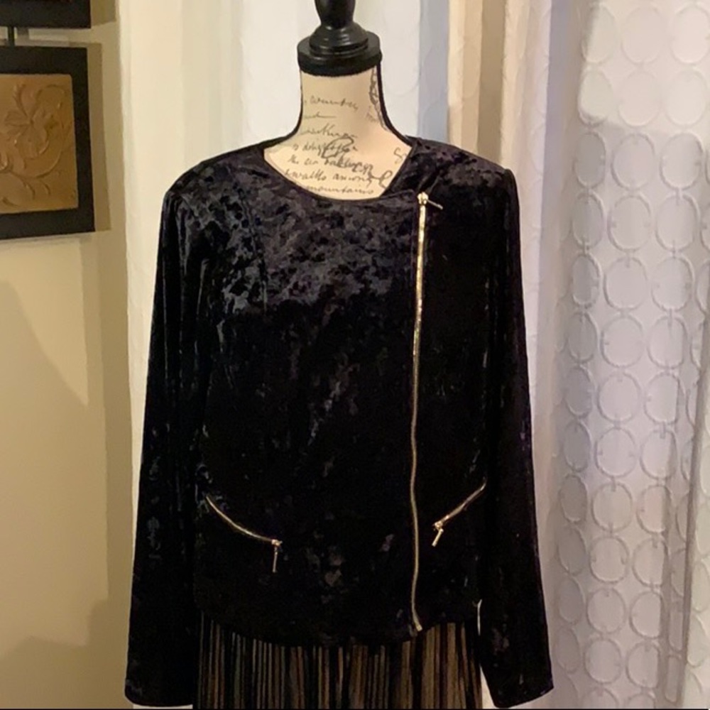 Black and gold velvet jacket size XL